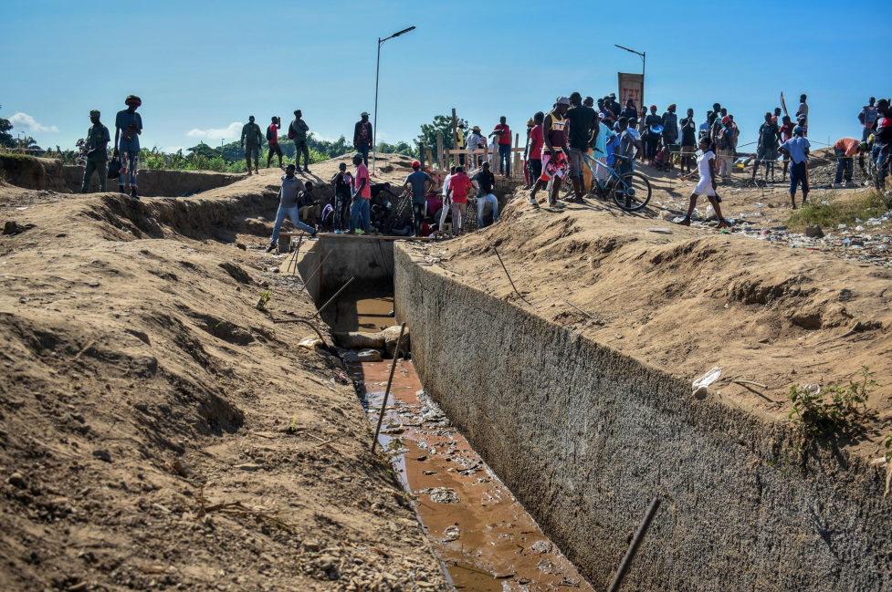 Education: le canal de la rivière Massacre expliqué aux écoliers haïtiens